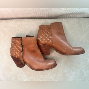 Sam Edelman brown leather booties. Size 7.5